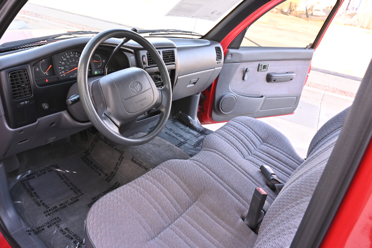 Toyota Tacoma photo 11