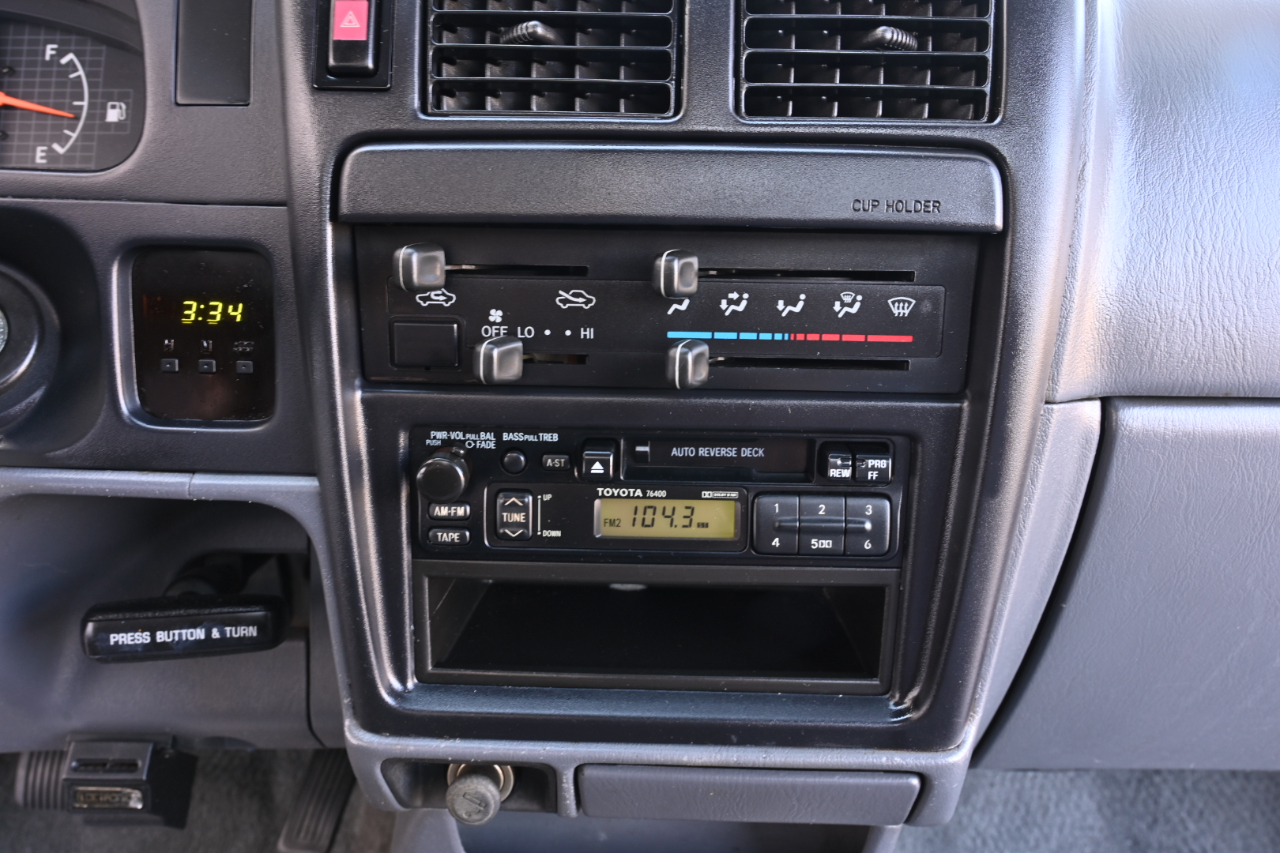 Toyota Tacoma photo 16