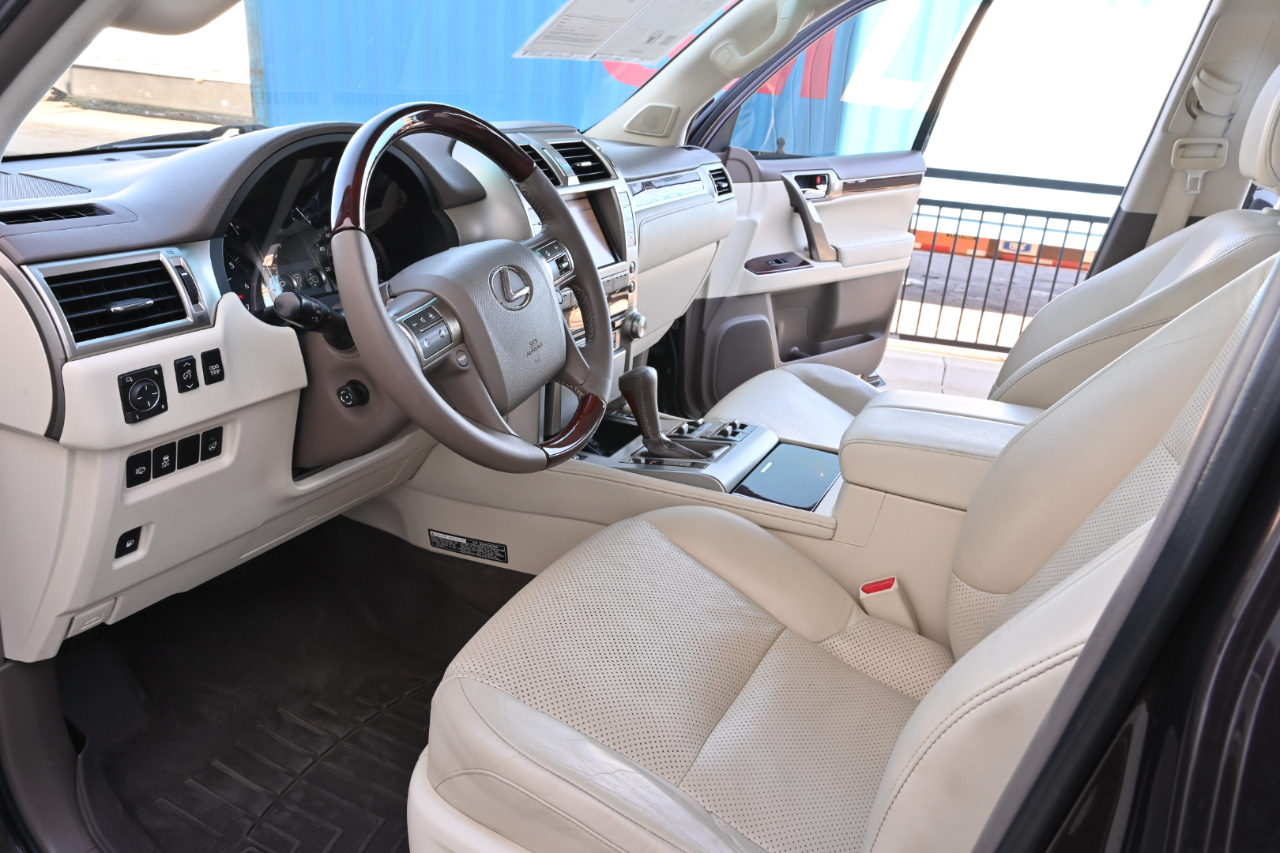 Lexus GX photo 10
