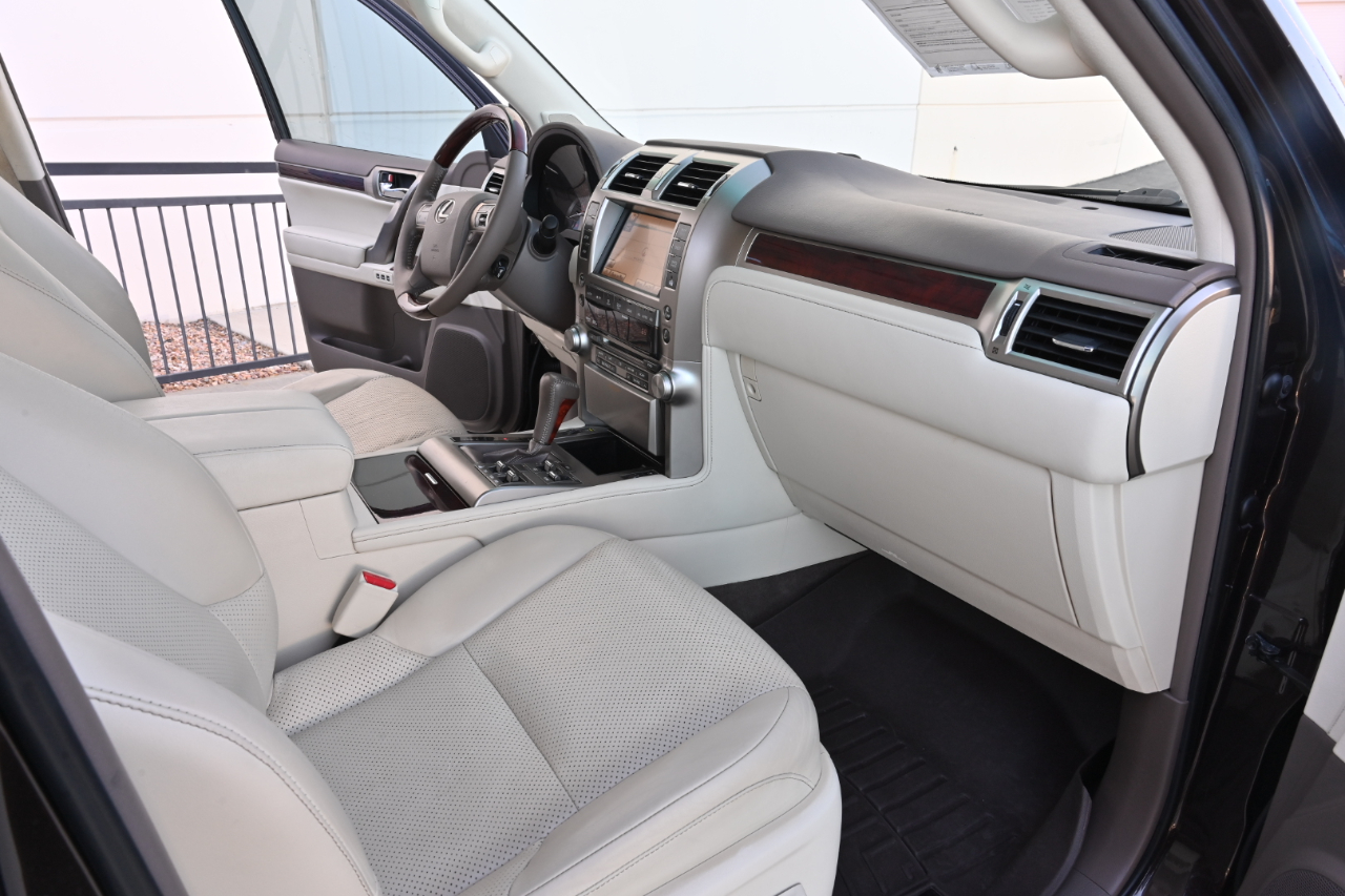 Lexus GX photo 12