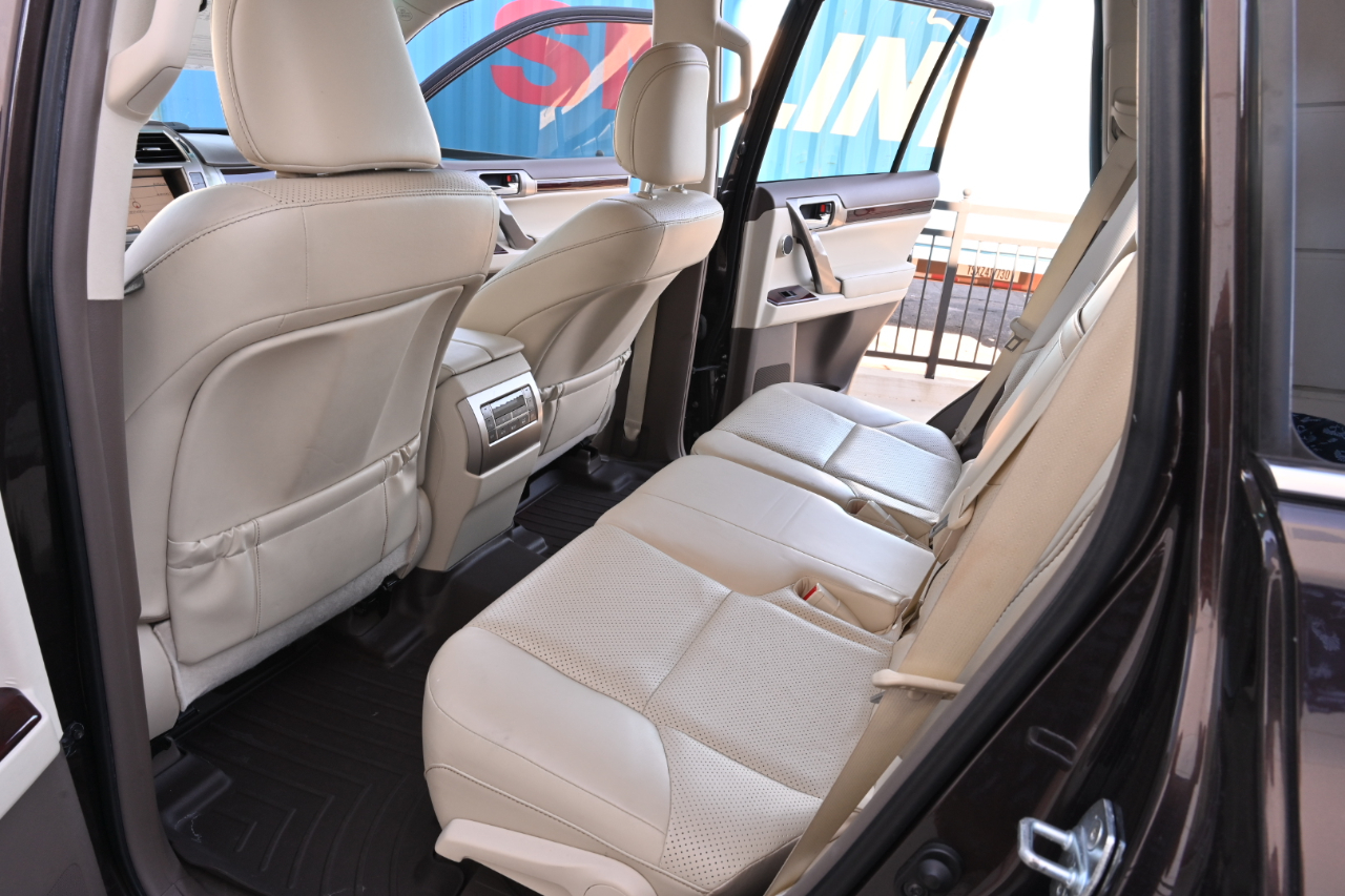 Lexus GX photo 13