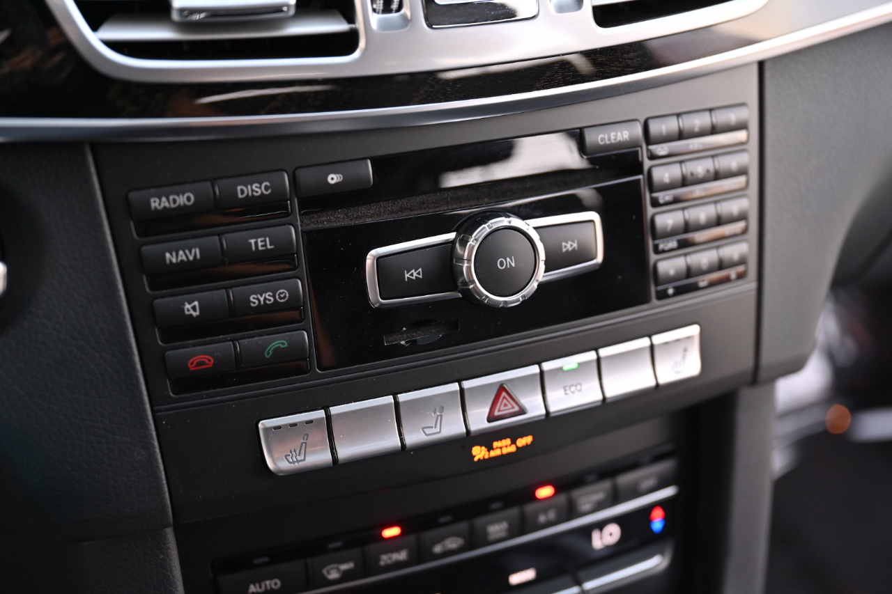 Mercedes-Benz E-Class photo 24