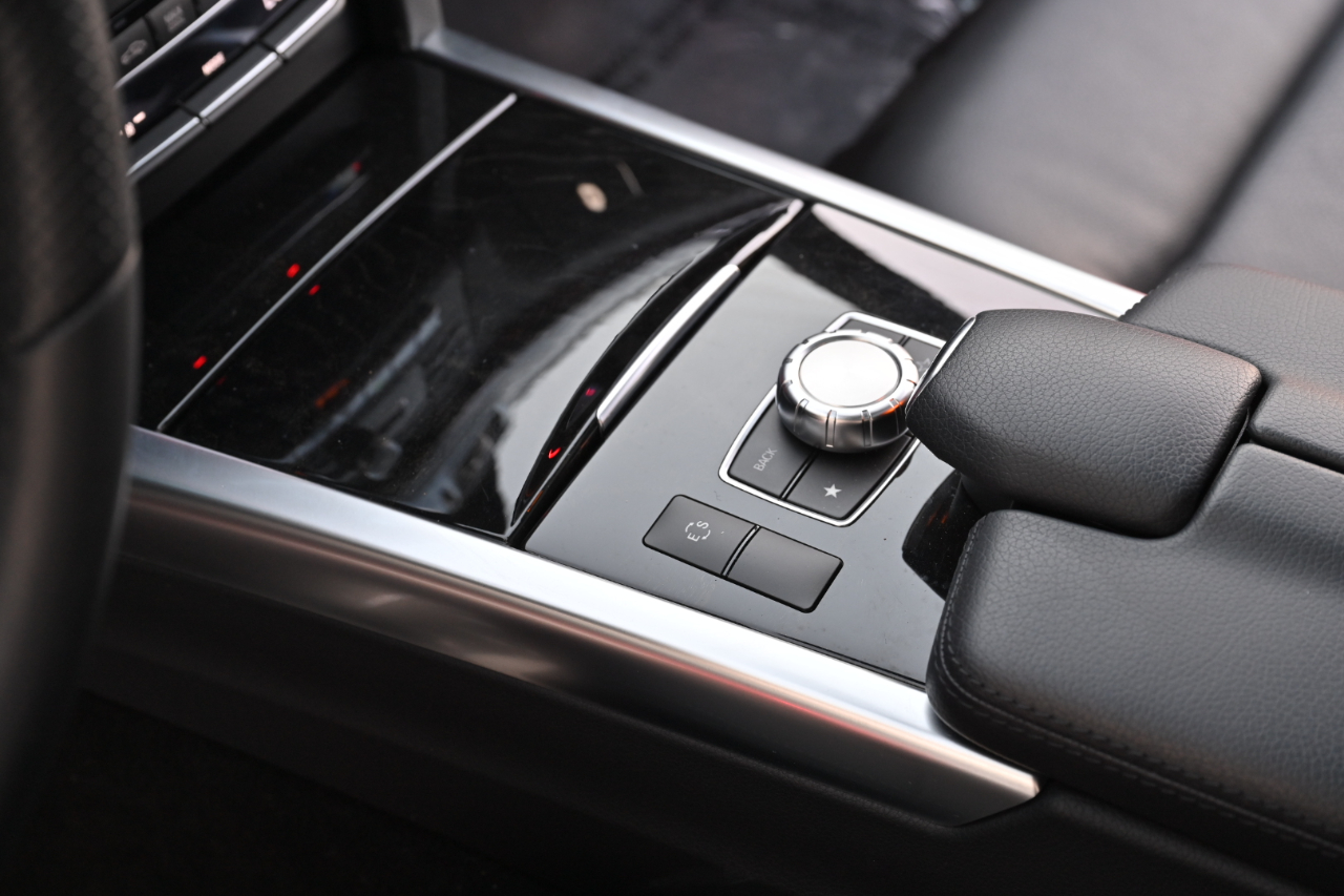 Mercedes-Benz E-Class photo 26