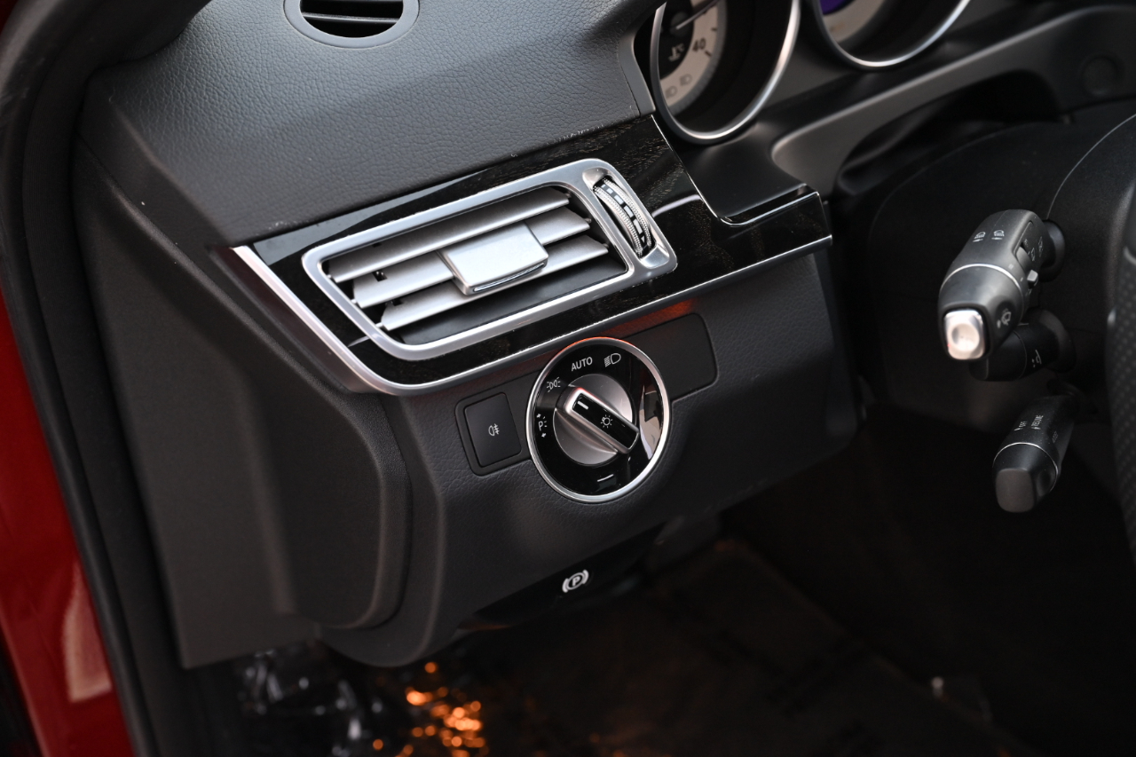 Mercedes-Benz E-Class photo 28