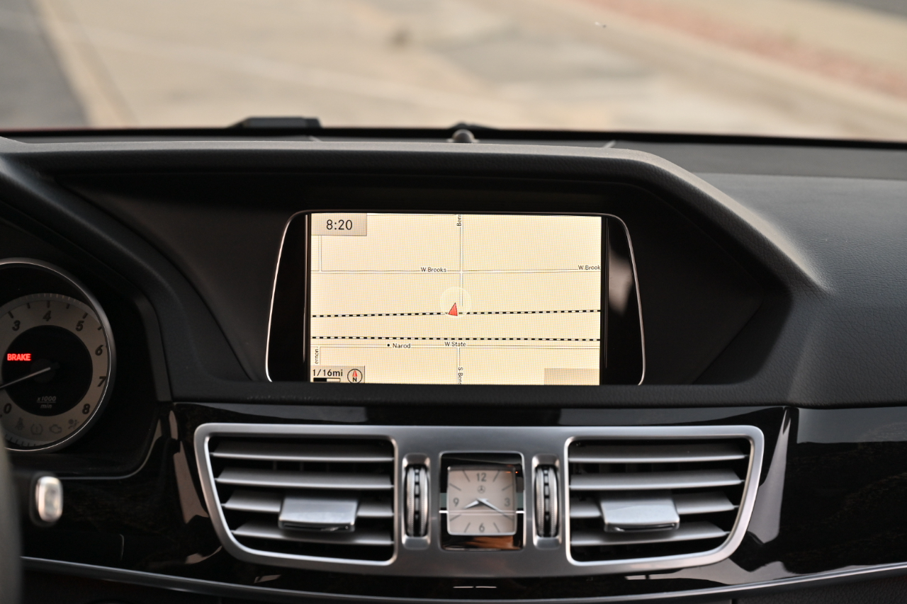 Mercedes-Benz E-Class photo 30