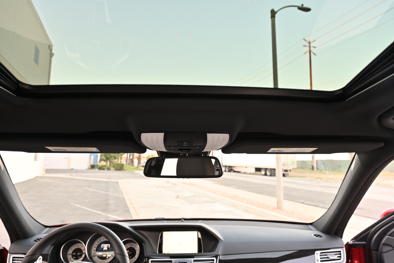 Mercedes-Benz E-Class photo 32