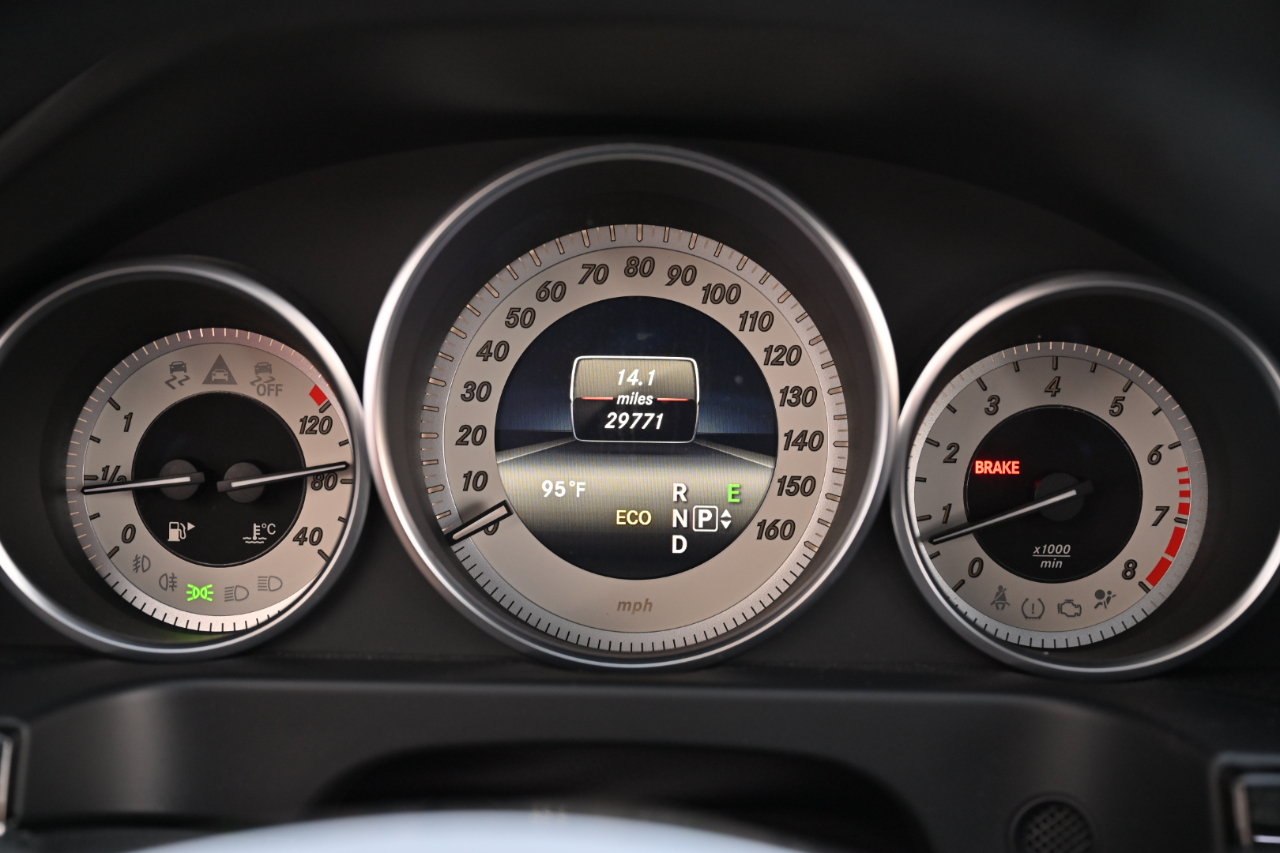 Mercedes-Benz E-Class photo 44