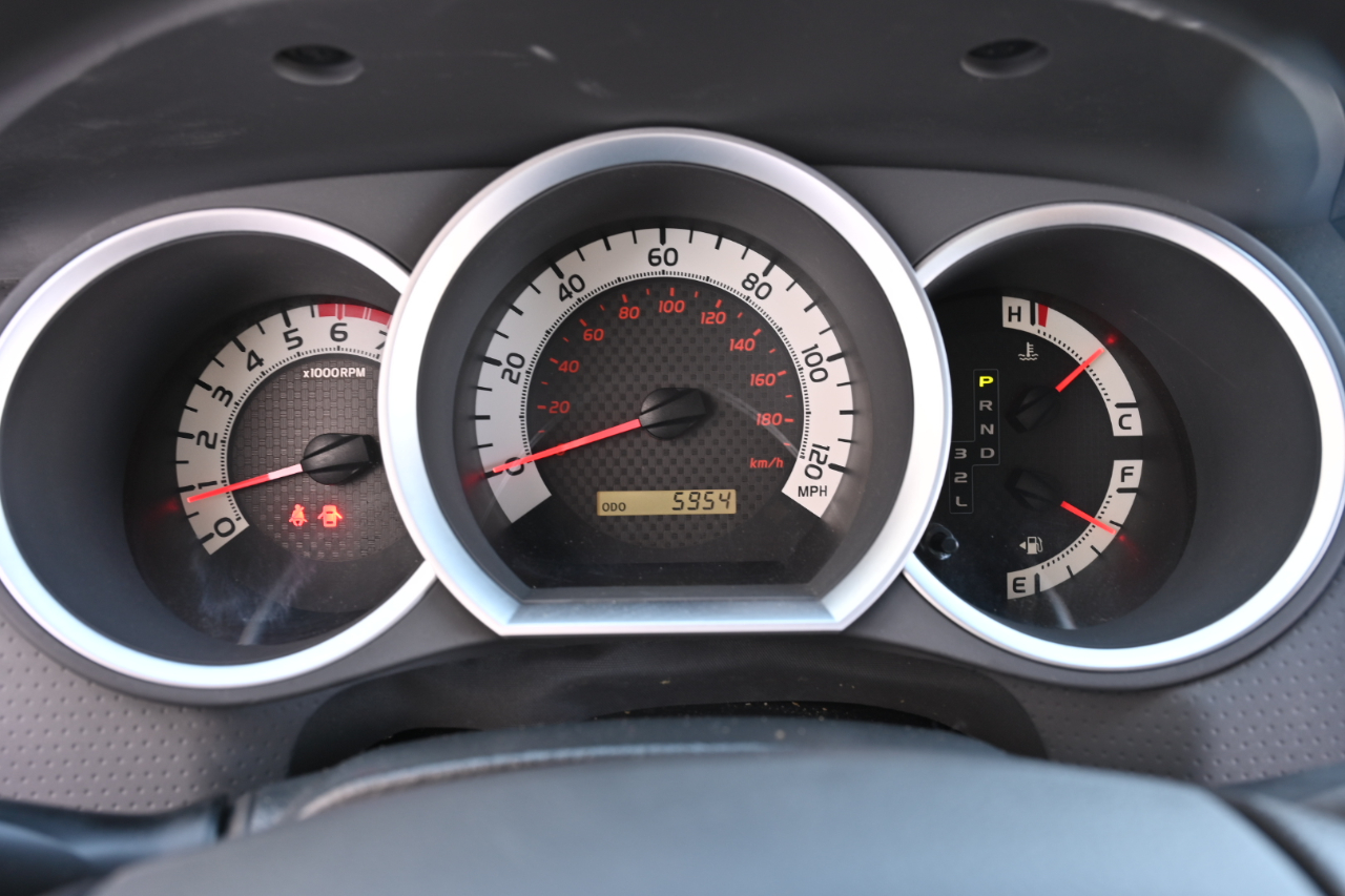 Toyota Tacoma photo 14