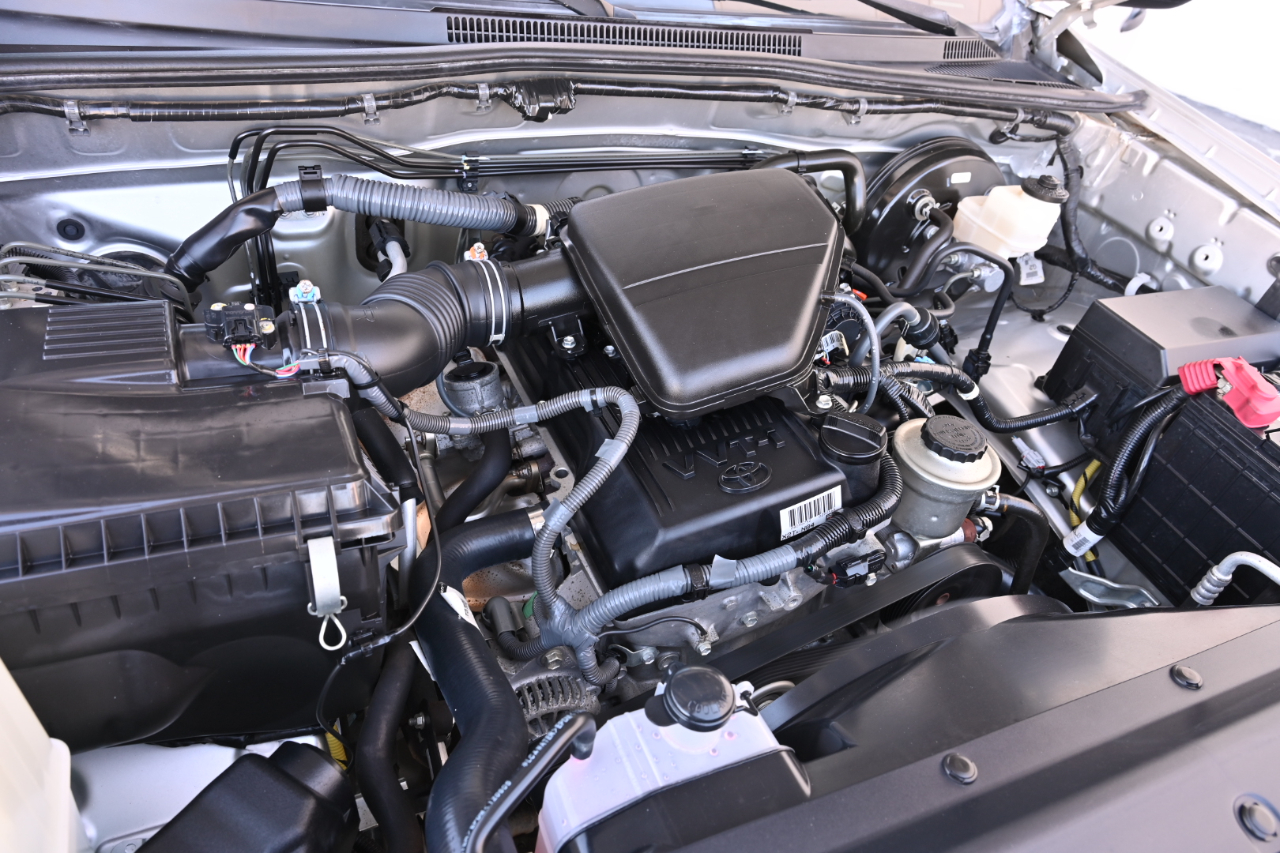 Toyota Tacoma photo 15