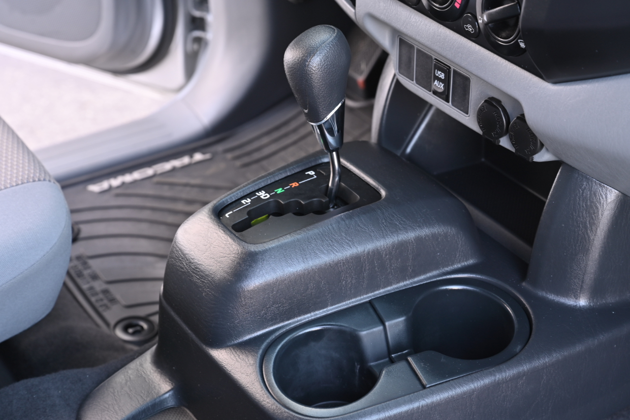 Toyota Tacoma photo 19