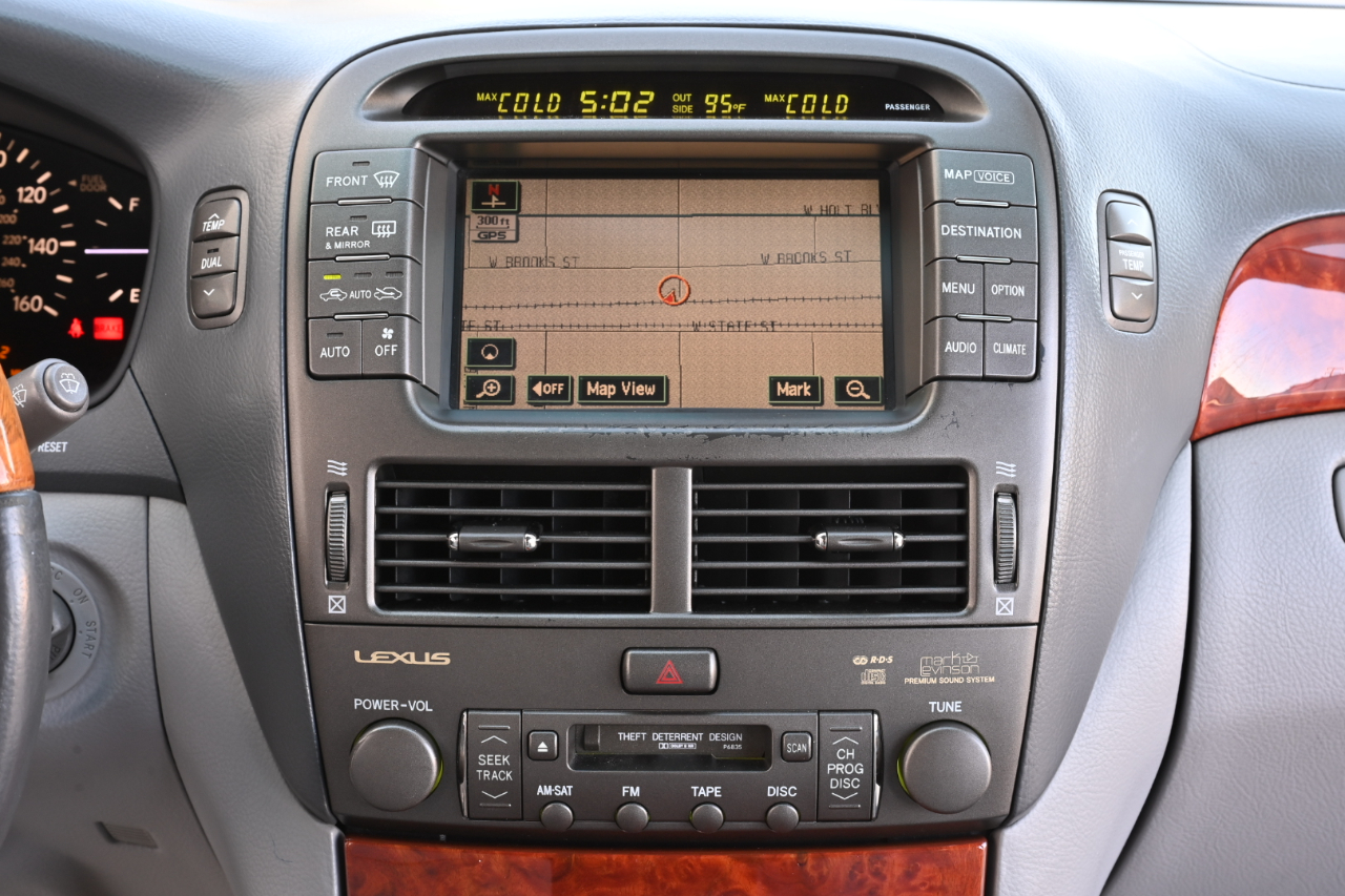 Lexus LS photo 18