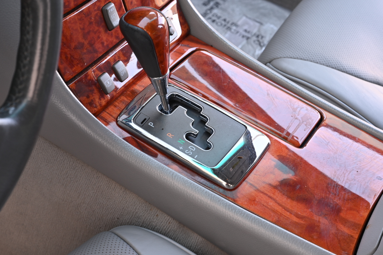 Lexus LS photo 26