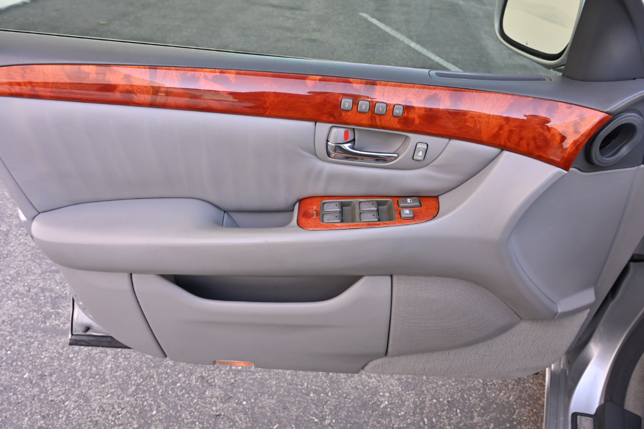 Lexus LS photo 31