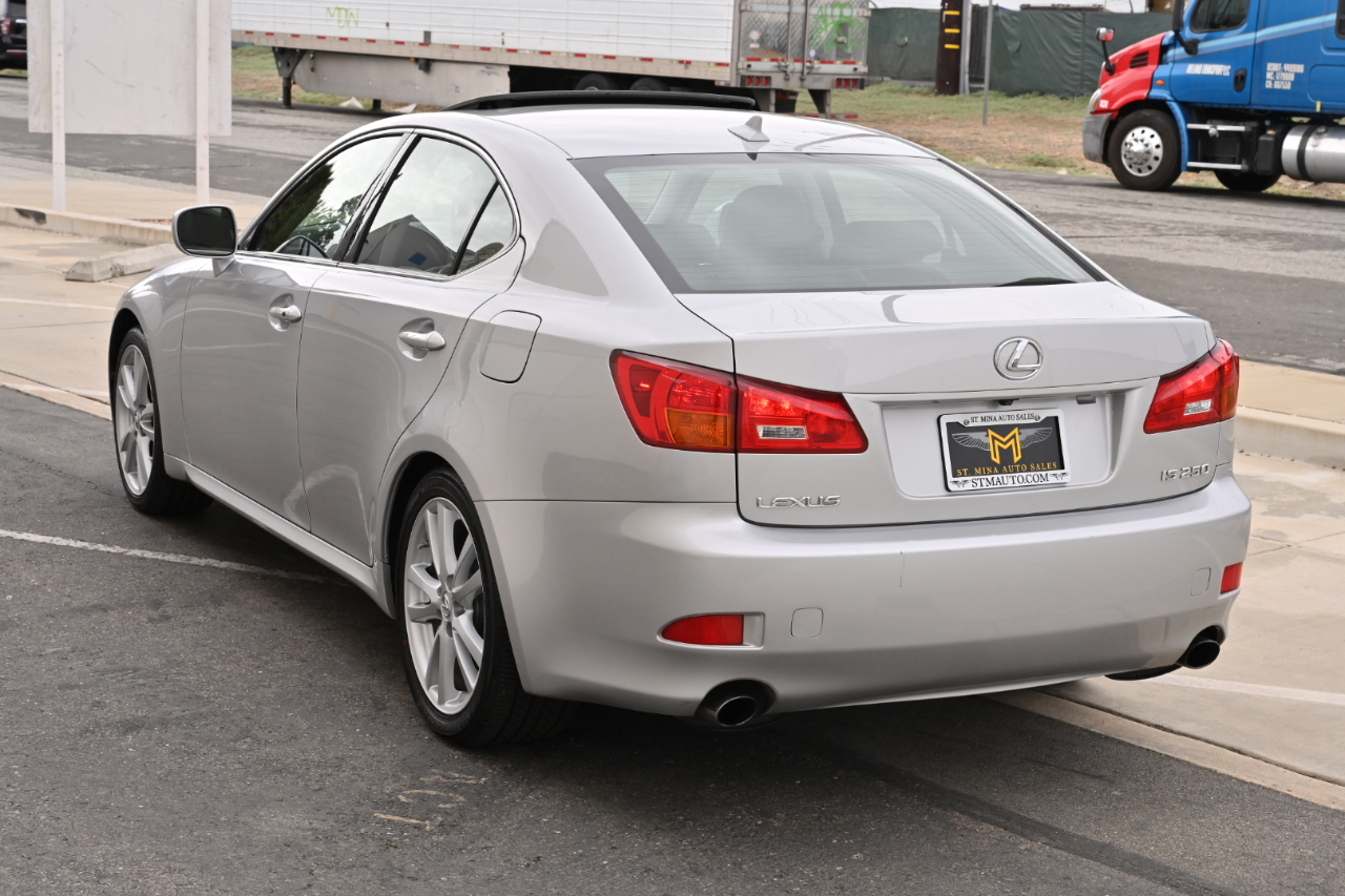 Lexus IS photo 4