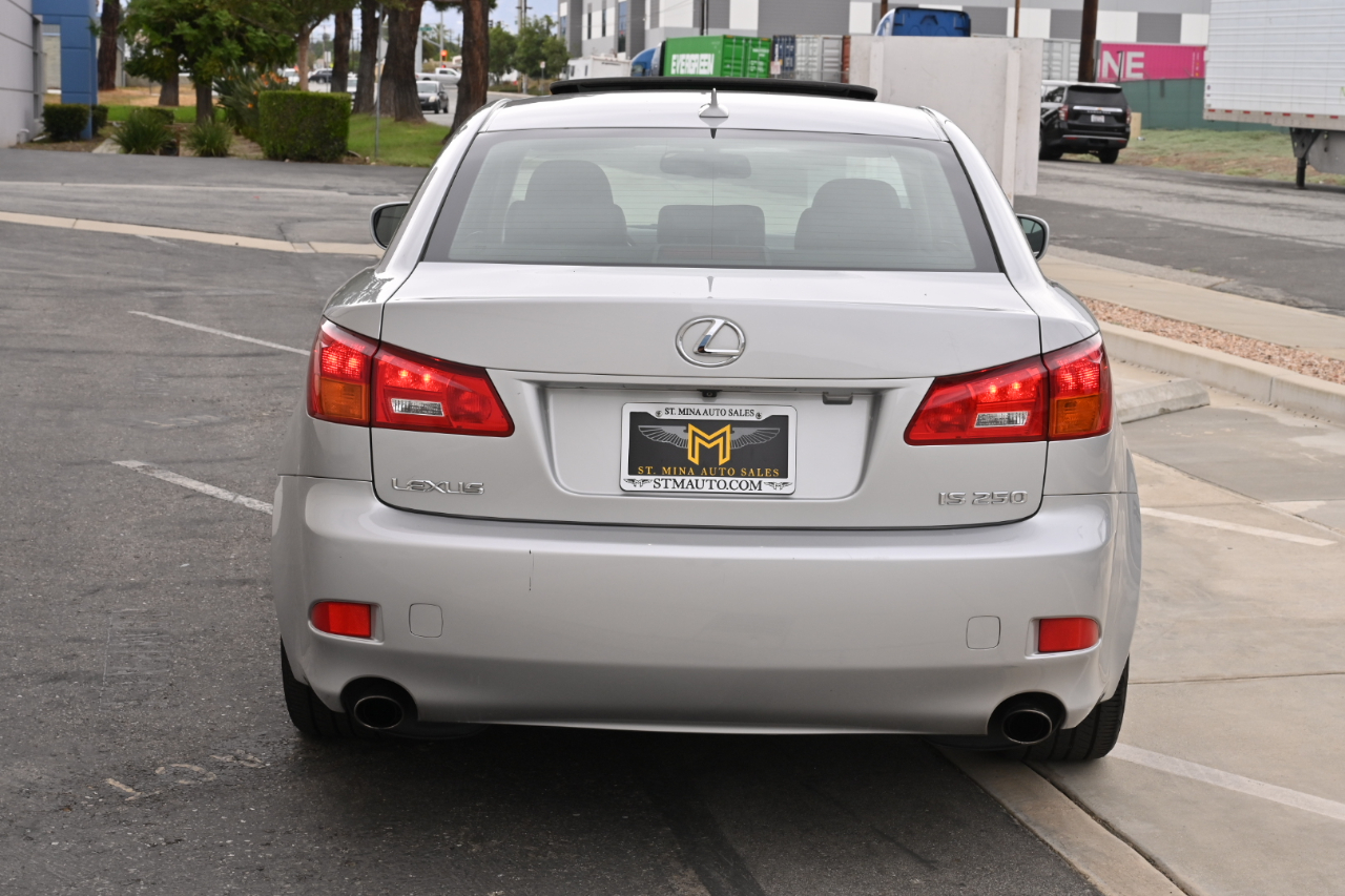 Lexus IS photo 5