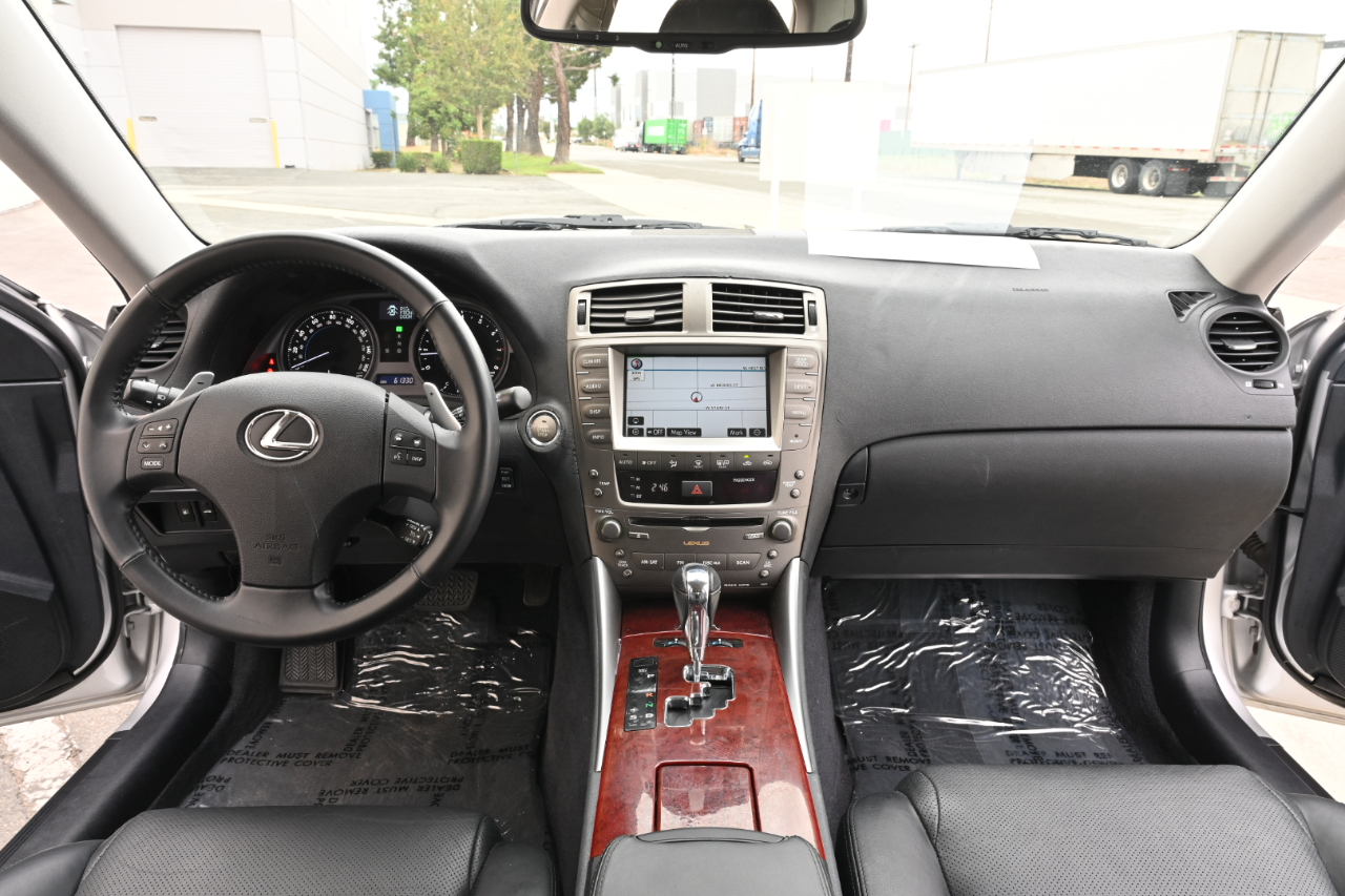 Lexus IS photo 10