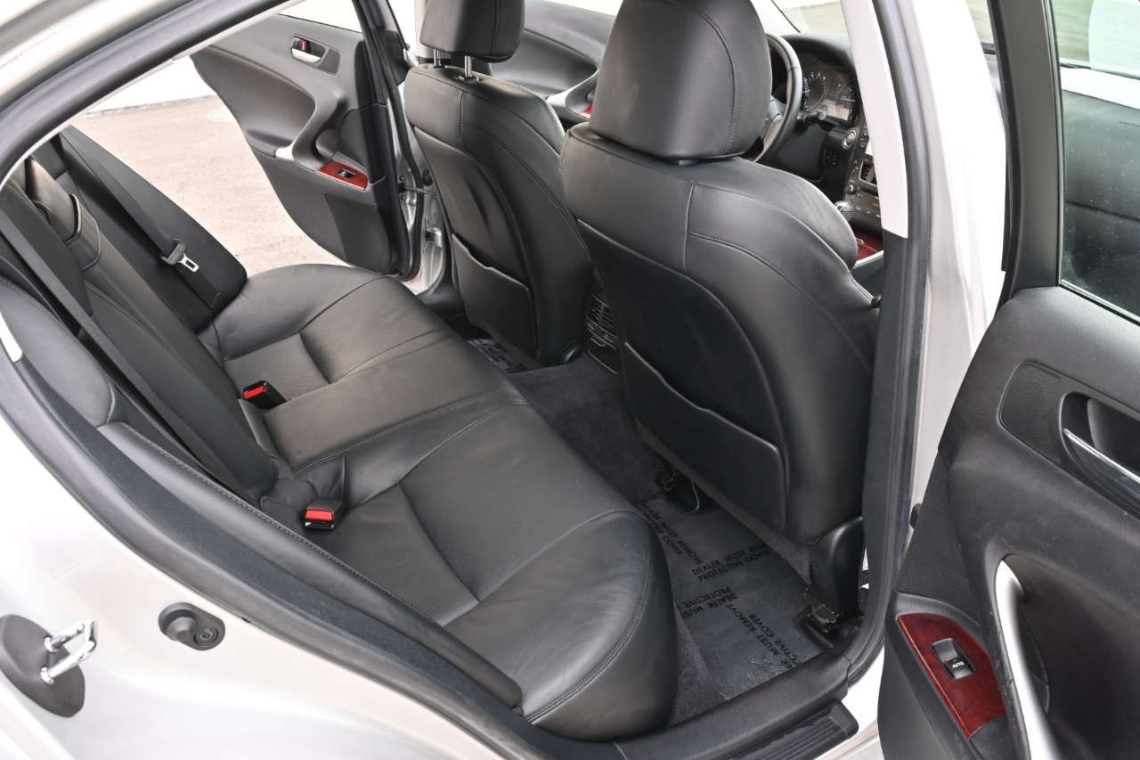 Lexus IS photo 12