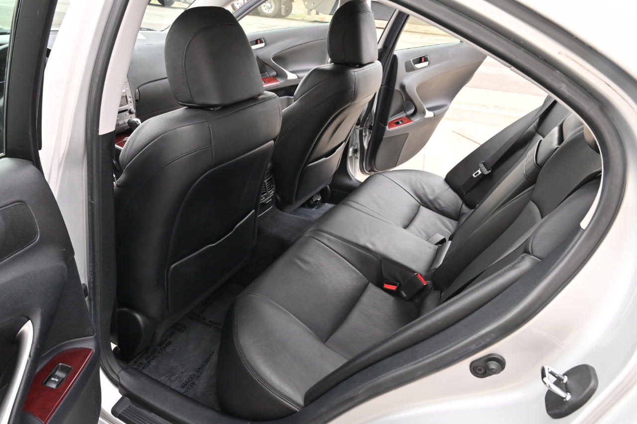 Lexus IS photo 13