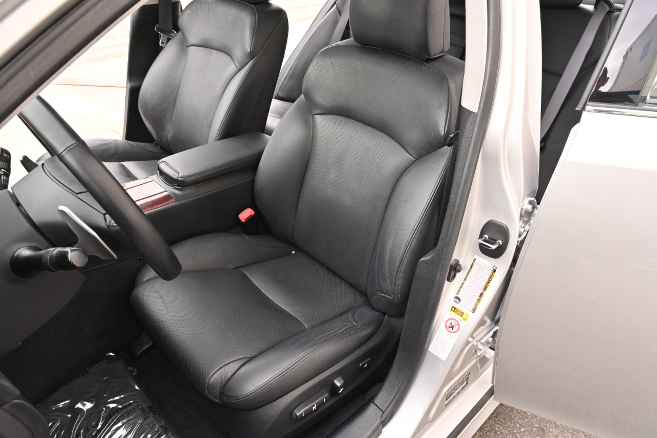 Lexus IS photo 15