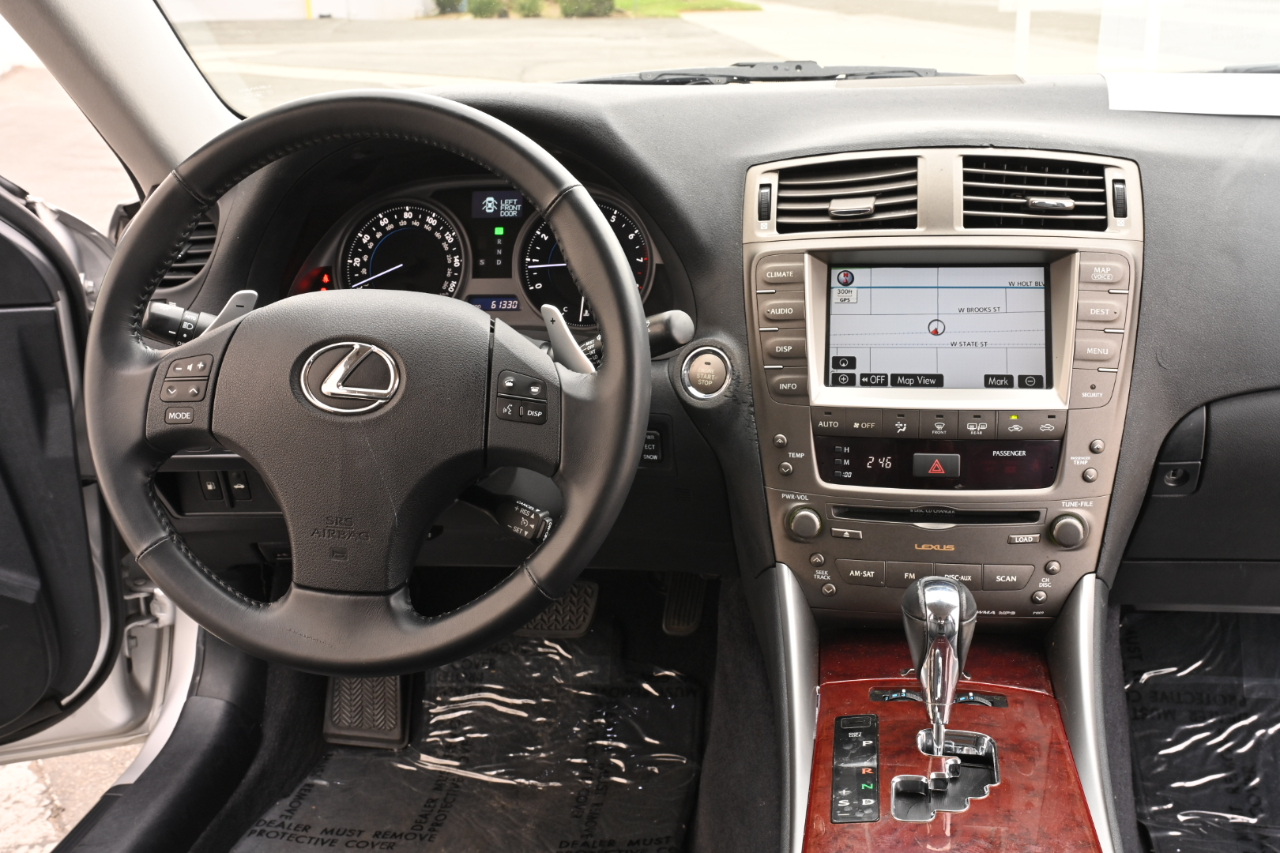 Lexus IS photo 16