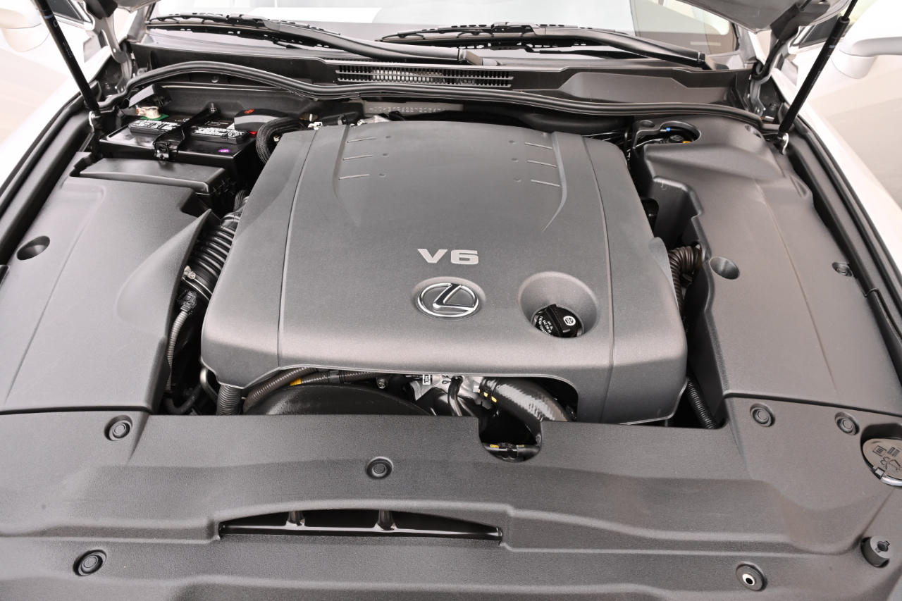 Lexus IS photo 27