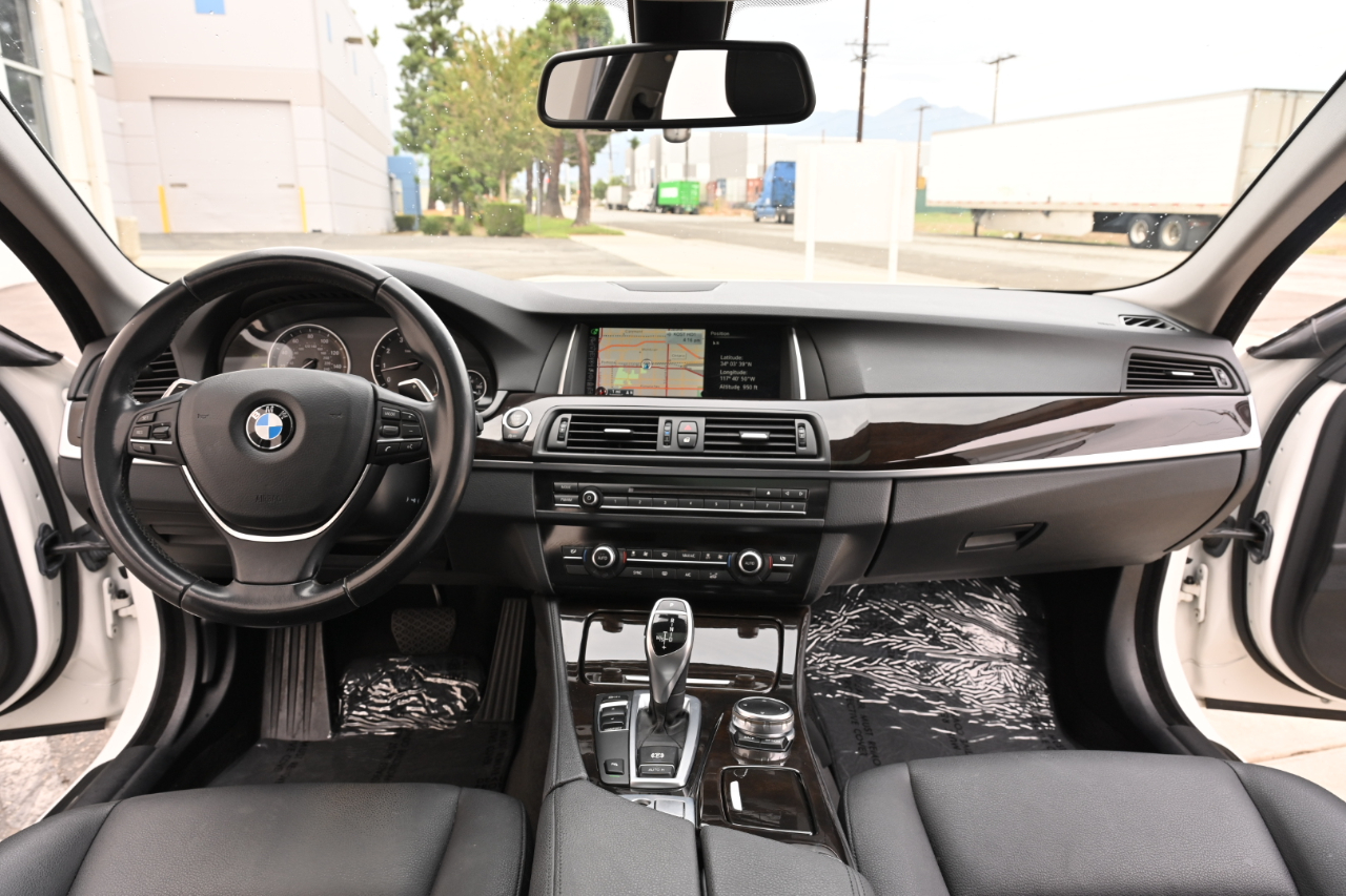 BMW 528i photo 11