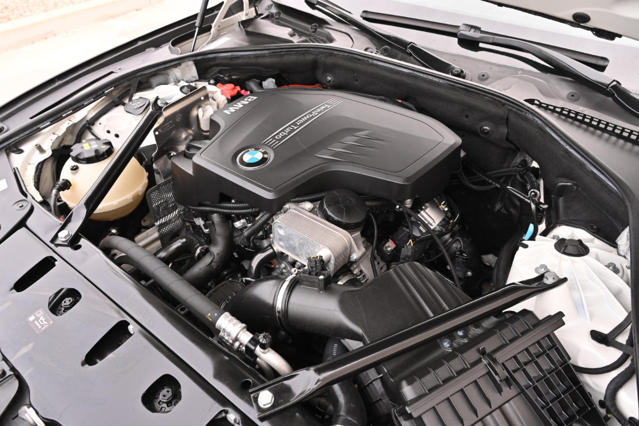 BMW 528i photo 32