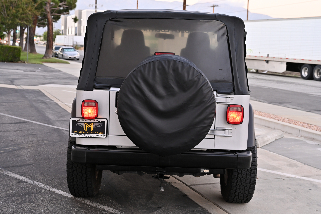 Jeep Wrangler photo 5