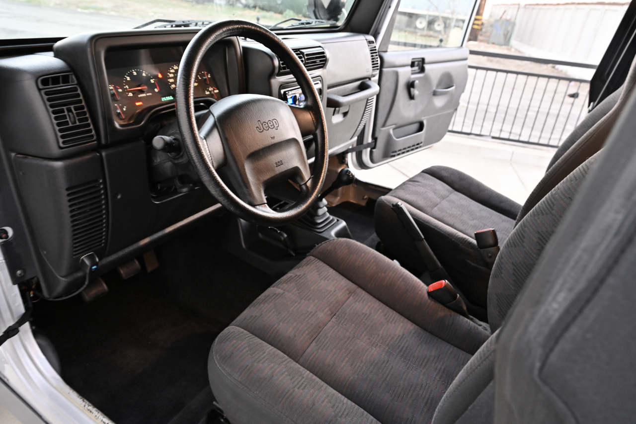 Jeep Wrangler photo 13