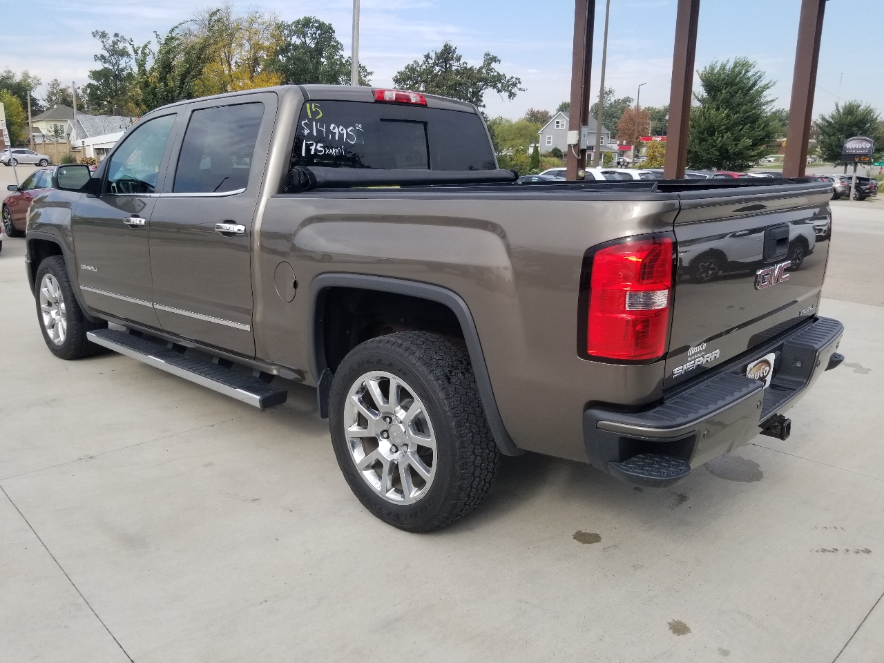 GMC Sierra 1500 Denali Crew Cab Short Box 4WD 2015 GMC Sierra 1500 Denali Crew Cab Short Box 4WD 2015