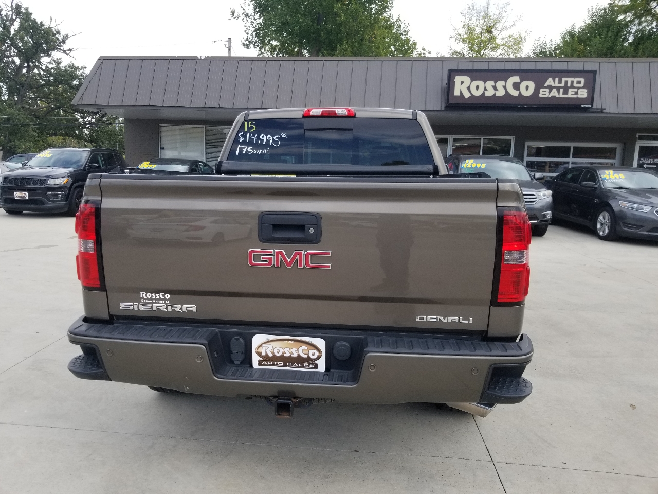 GMC Sierra 1500 Denali Crew Cab Short Box 4WD 2015 GMC Sierra 1500 Denali Crew Cab Short Box 4WD 2015