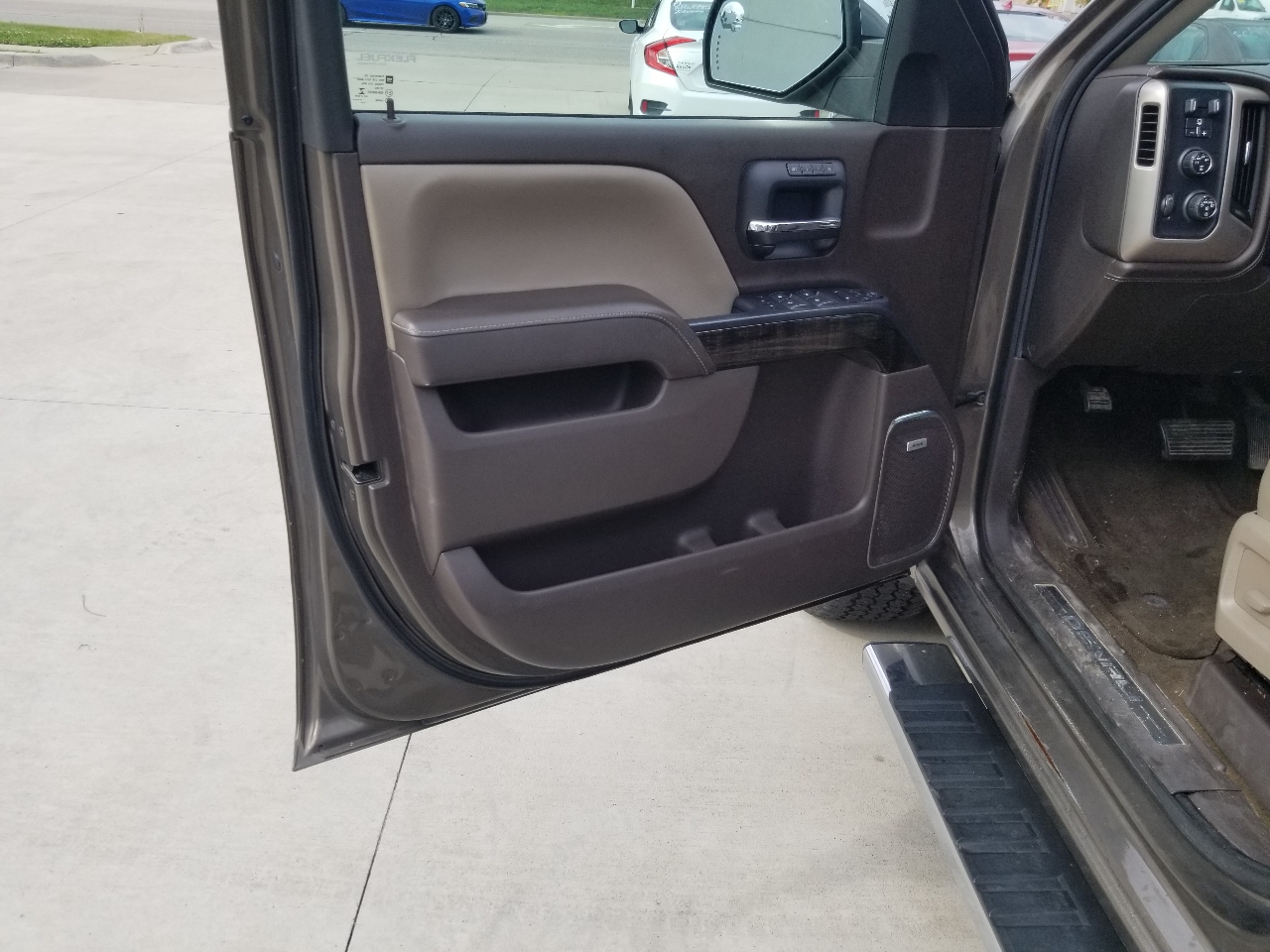 GMC Sierra 1500 Denali Crew Cab Short Box 4WD 2015 GMC Sierra 1500 Denali Crew Cab Short Box 4WD 2015