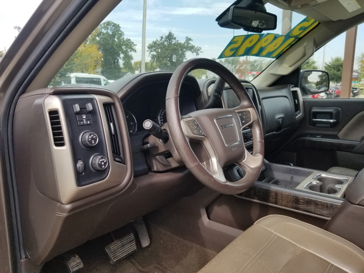 GMC Sierra 1500 Denali Crew Cab Short Box 4WD 2015 GMC Sierra 1500 Denali Crew Cab Short Box 4WD 2015