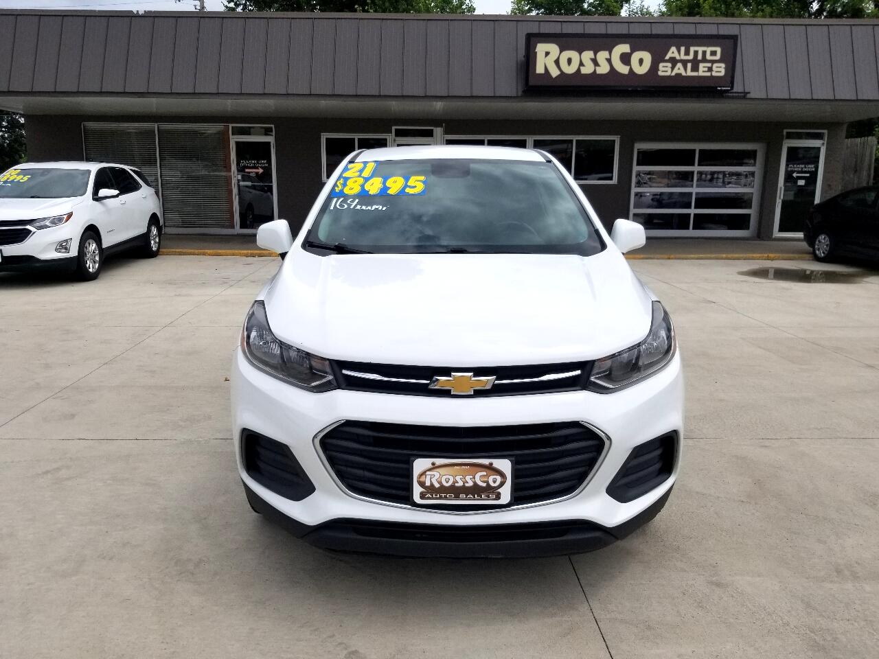 2021 Chevrolet Trax LS photo 2