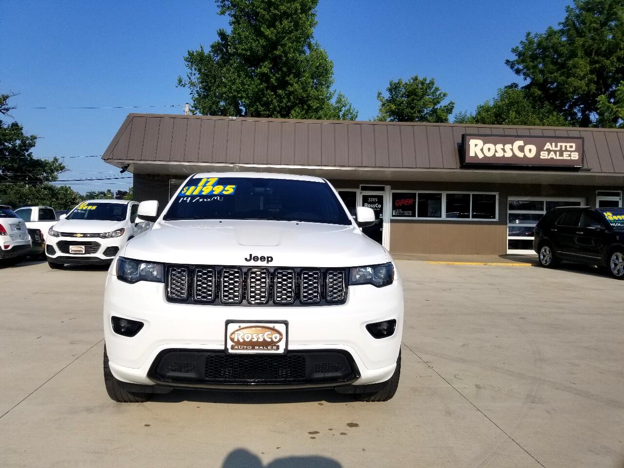 2017 Jeep Grand Cherokee Laredo photo 2