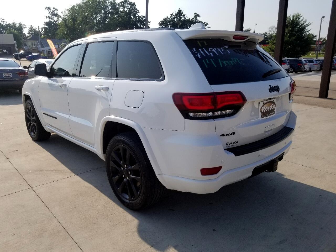 2017 Jeep Grand Cherokee Laredo photo 4