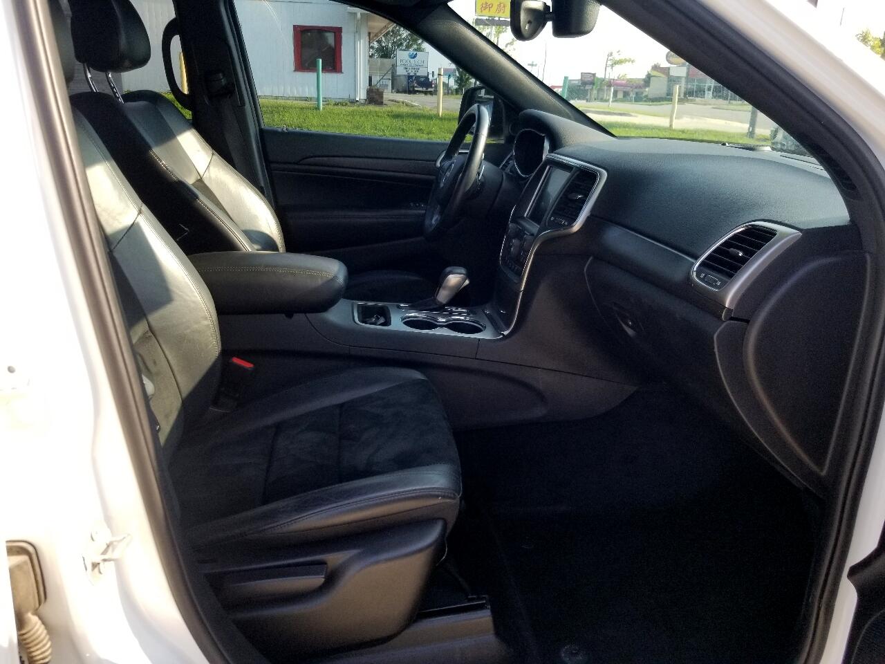 2017 Jeep Grand Cherokee Laredo photo 23