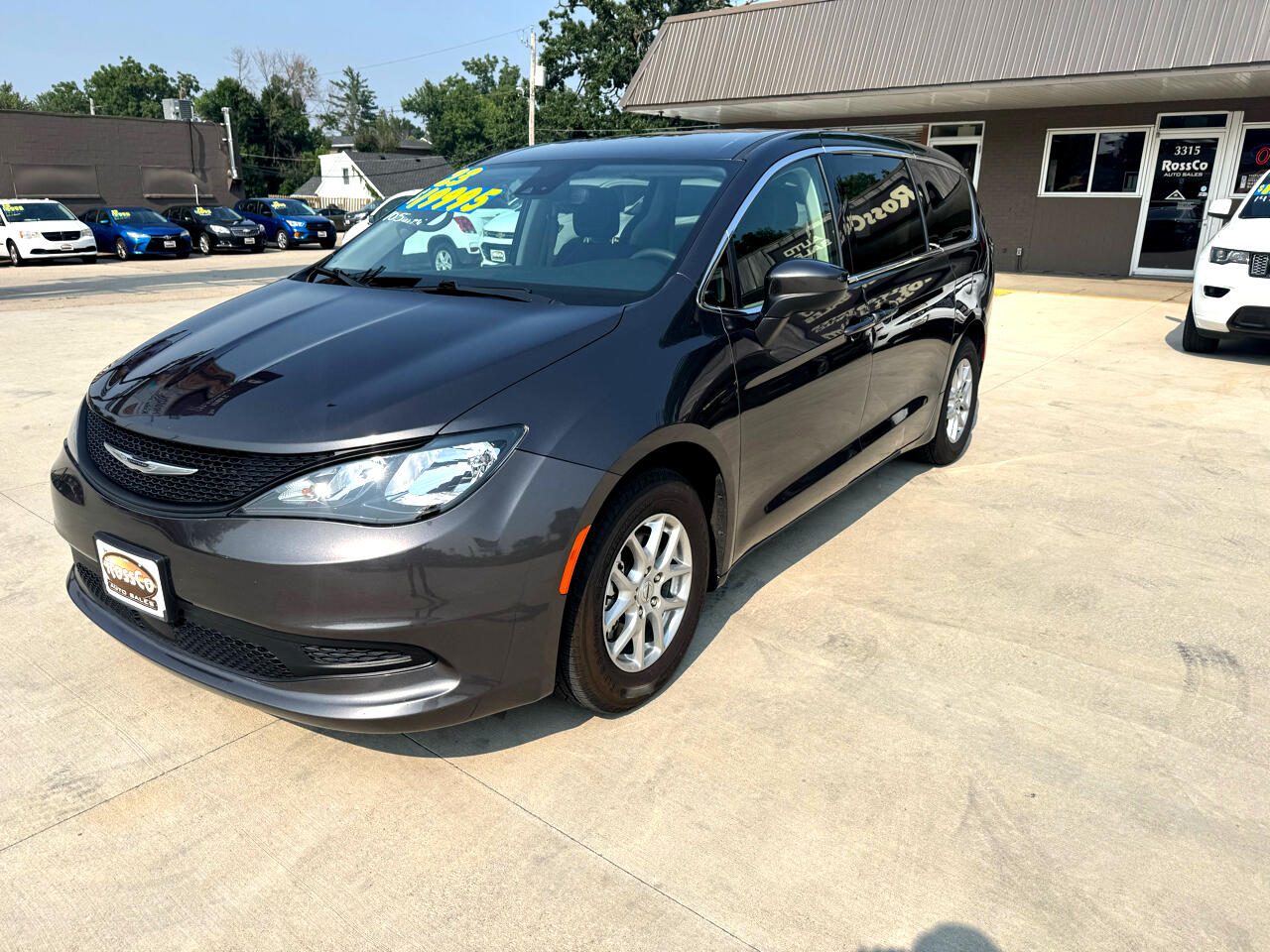 2023 Chrysler Voyager LX photo 3