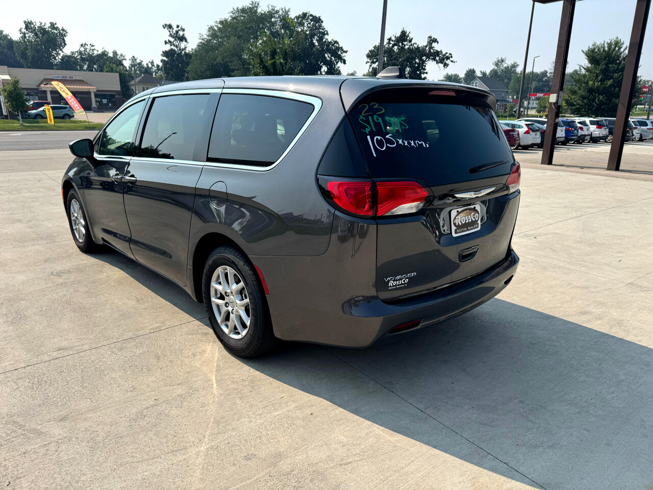 2023 Chrysler Voyager LX photo 4