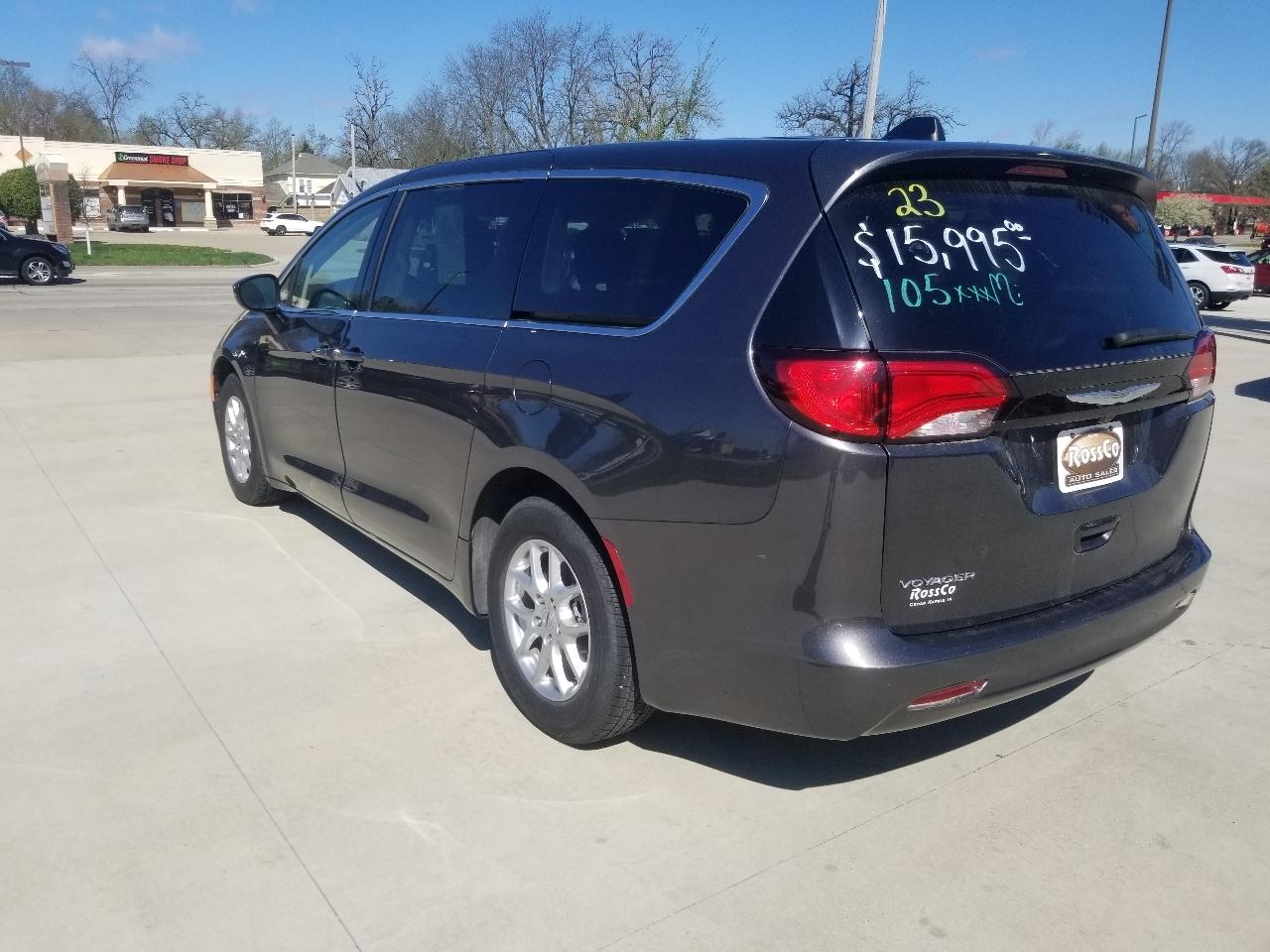 Chrysler Voyager LX FWD 2023