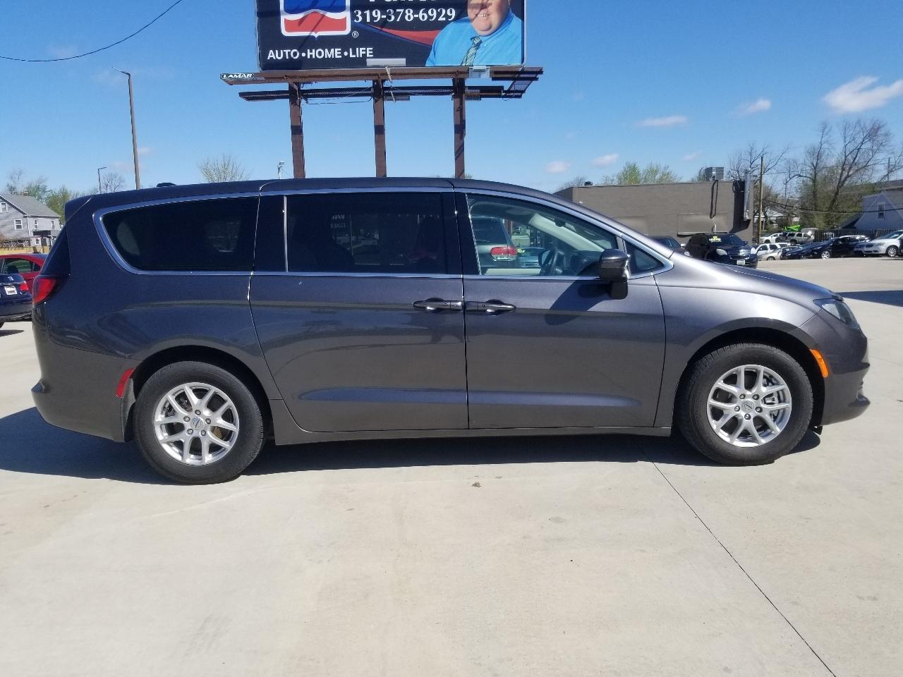 Chrysler Voyager LX FWD 2023