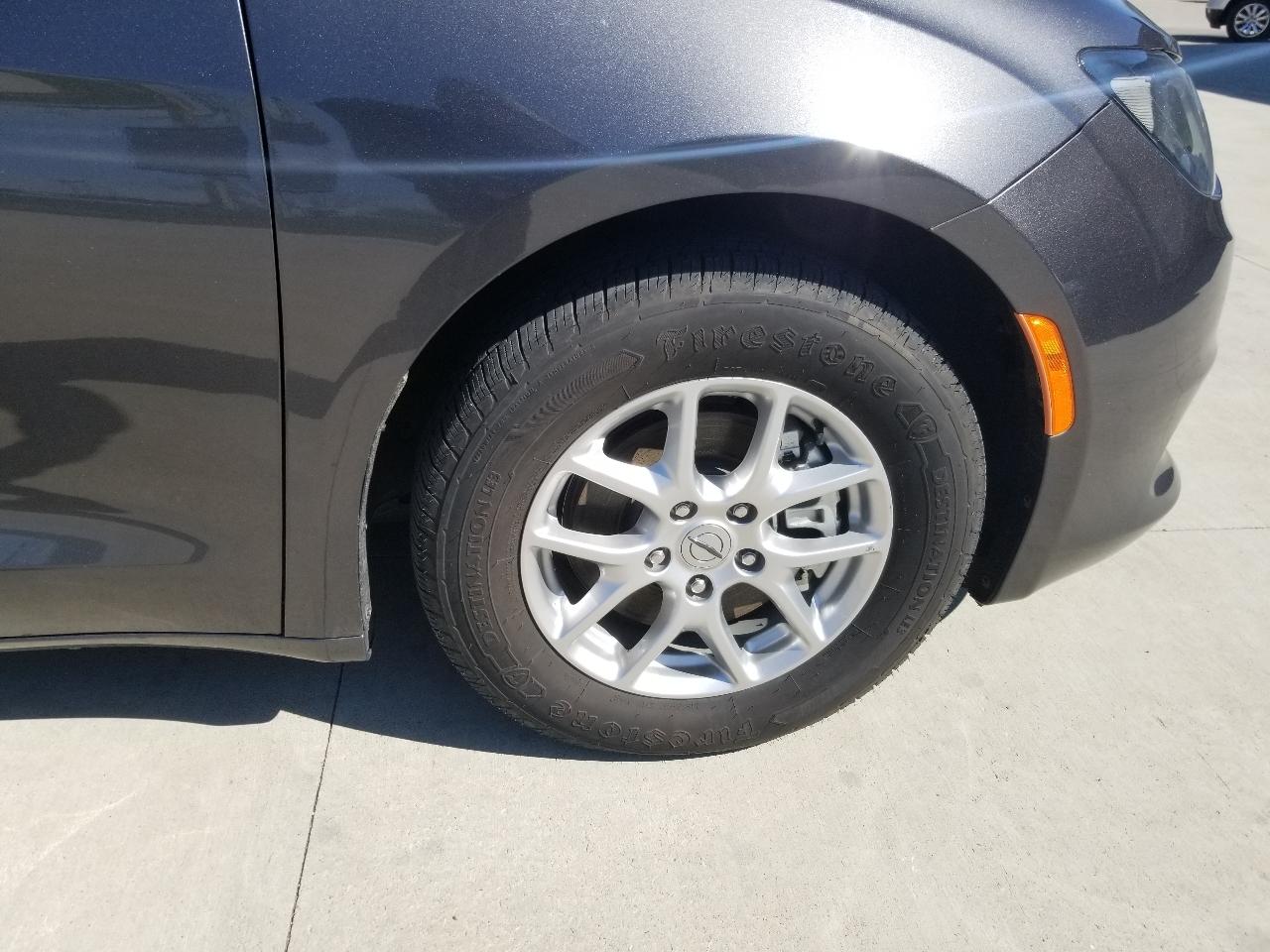 Chrysler Voyager LX FWD 2023
