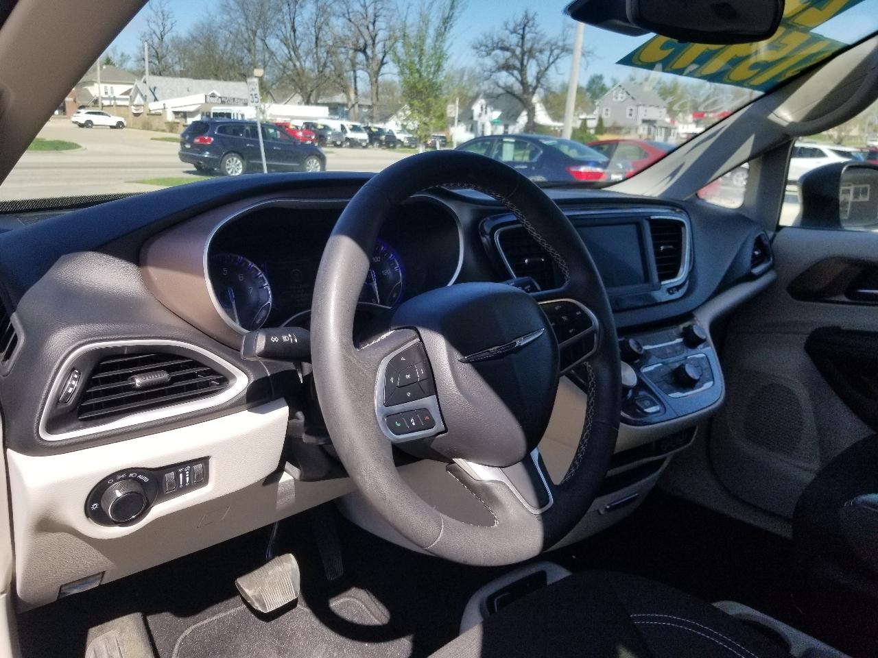 Chrysler Voyager LX FWD 2023
