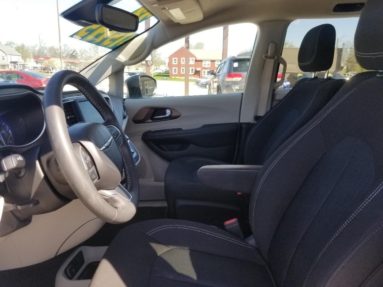 Chrysler Voyager LX FWD 2023