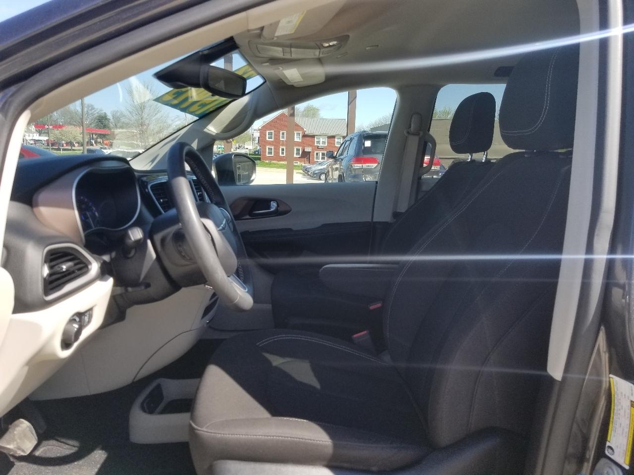 Chrysler Voyager LX FWD 2023