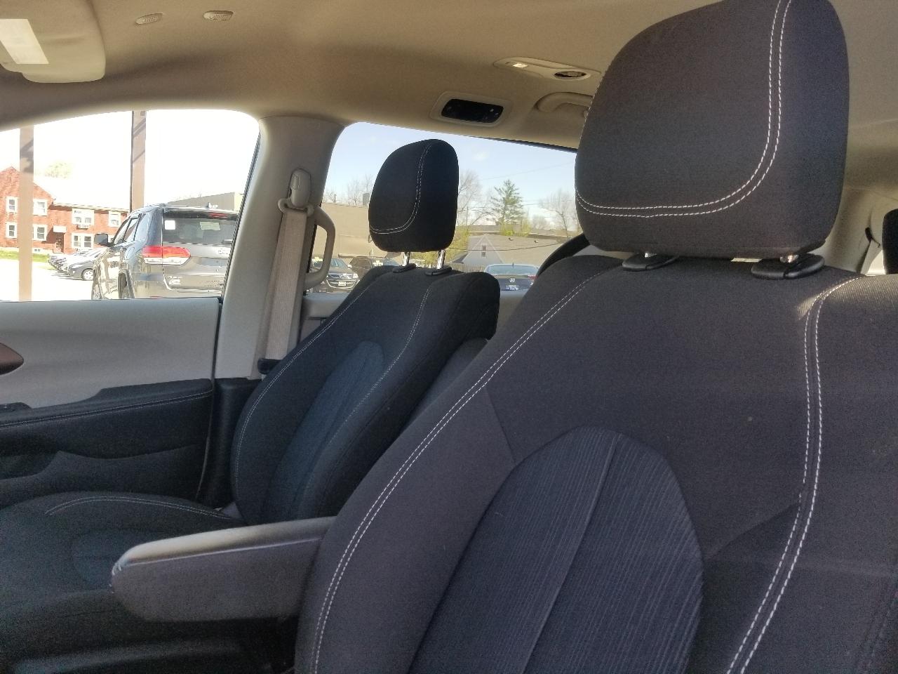 Chrysler Voyager LX FWD 2023