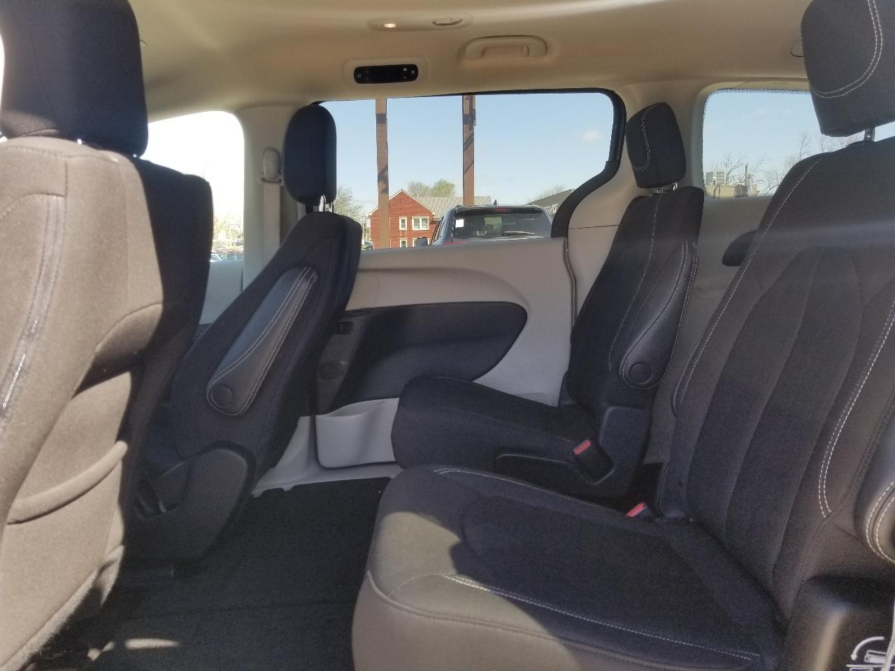 Chrysler Voyager LX FWD 2023