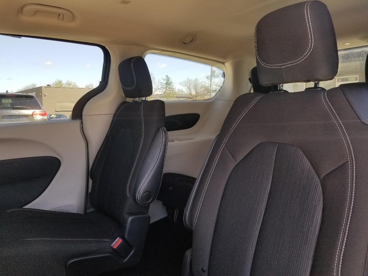 Chrysler Voyager LX FWD 2023