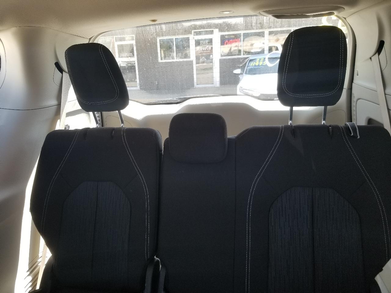 Chrysler Voyager LX FWD 2023