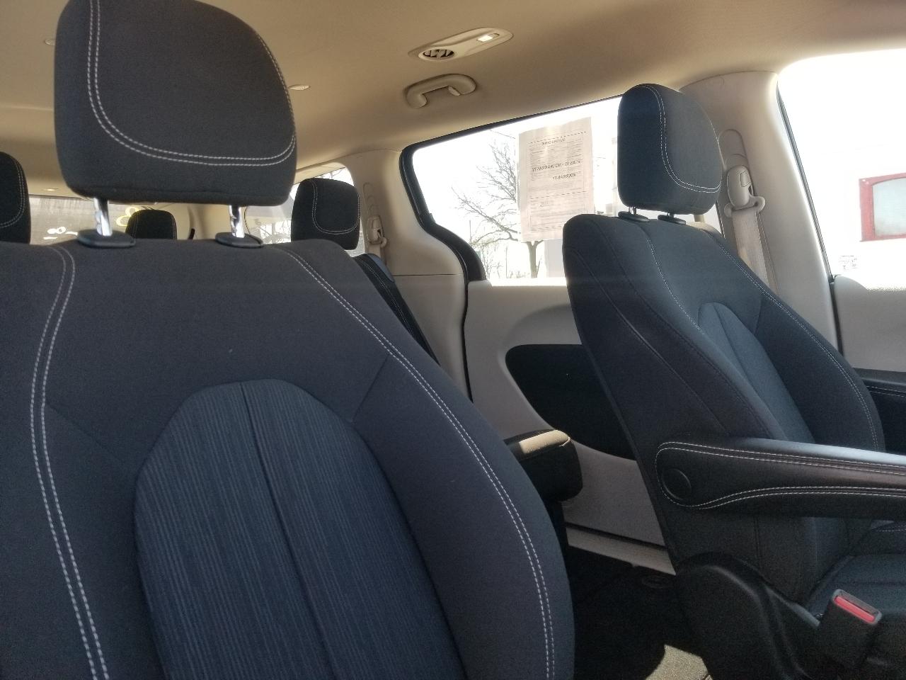 Chrysler Voyager LX FWD 2023